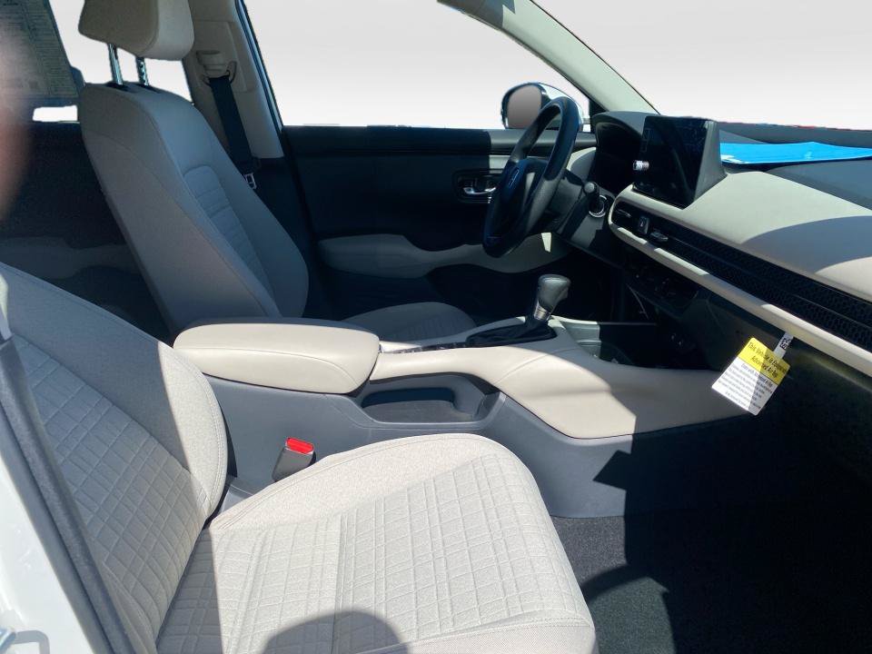 Certified 2027 Honda HR-V LX image 28