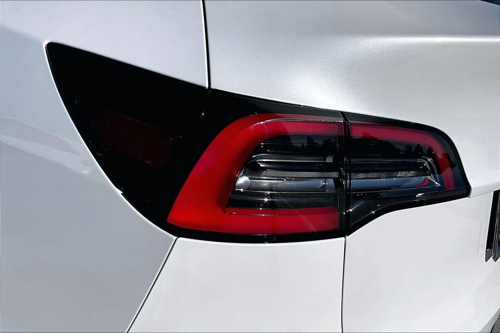 Used 2021 Tesla Model Y Long Range image 21