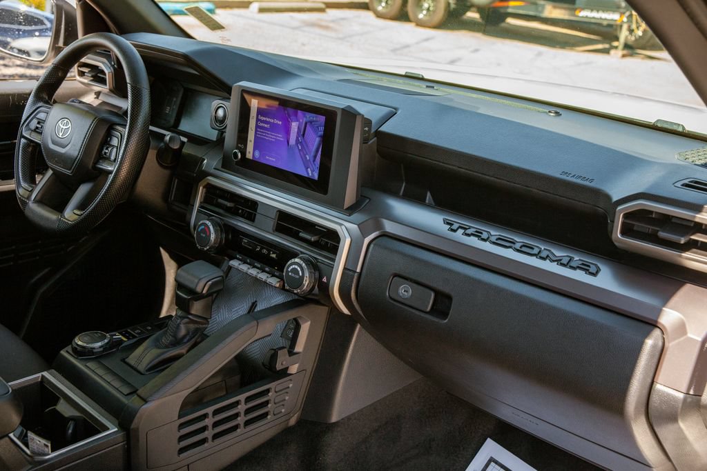 Used 2025 Toyota Tacoma SR5 AWD/4WD image 10