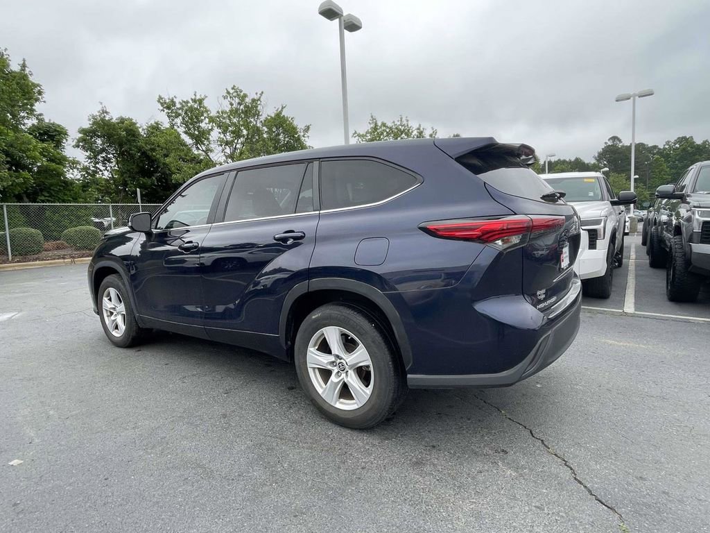 Used 2023 Toyota Highlander FWD image 13