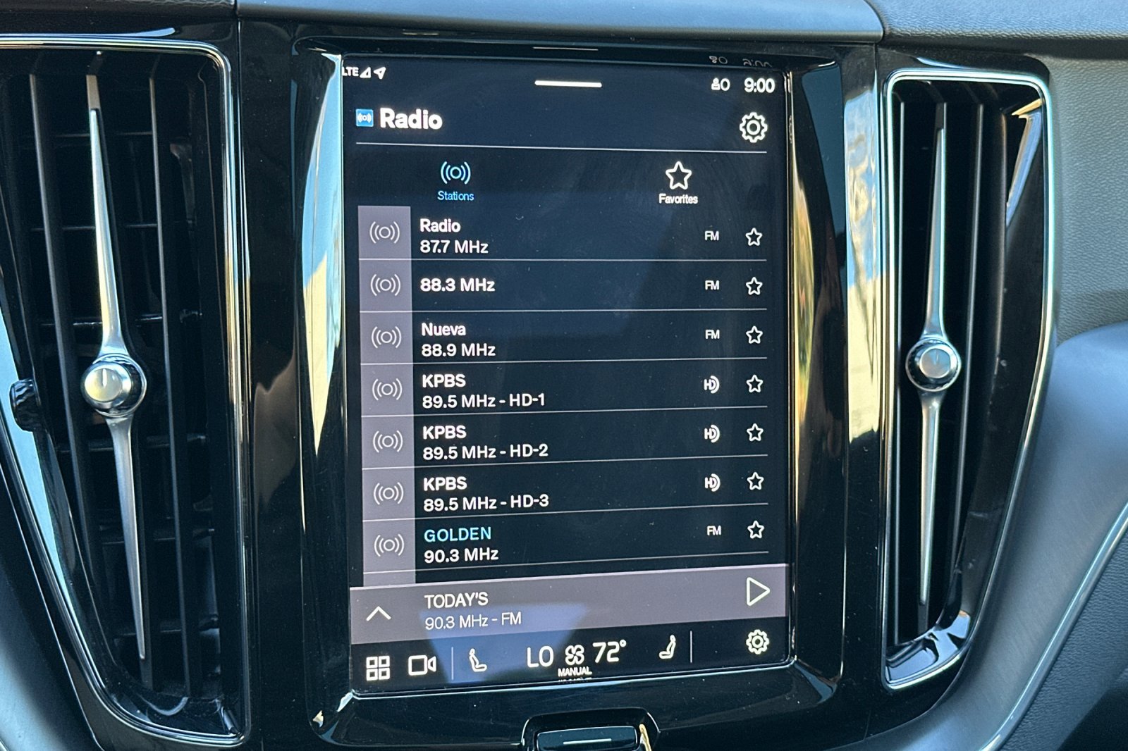 Certified 2025 Volvo XC60 B5 Core image 22