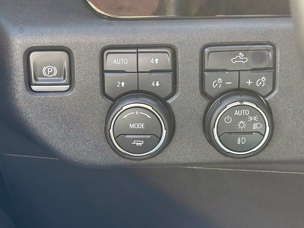 Used 2025 Chevrolet Silverado 1500 LT Trail Boss AWD/4WD image 29