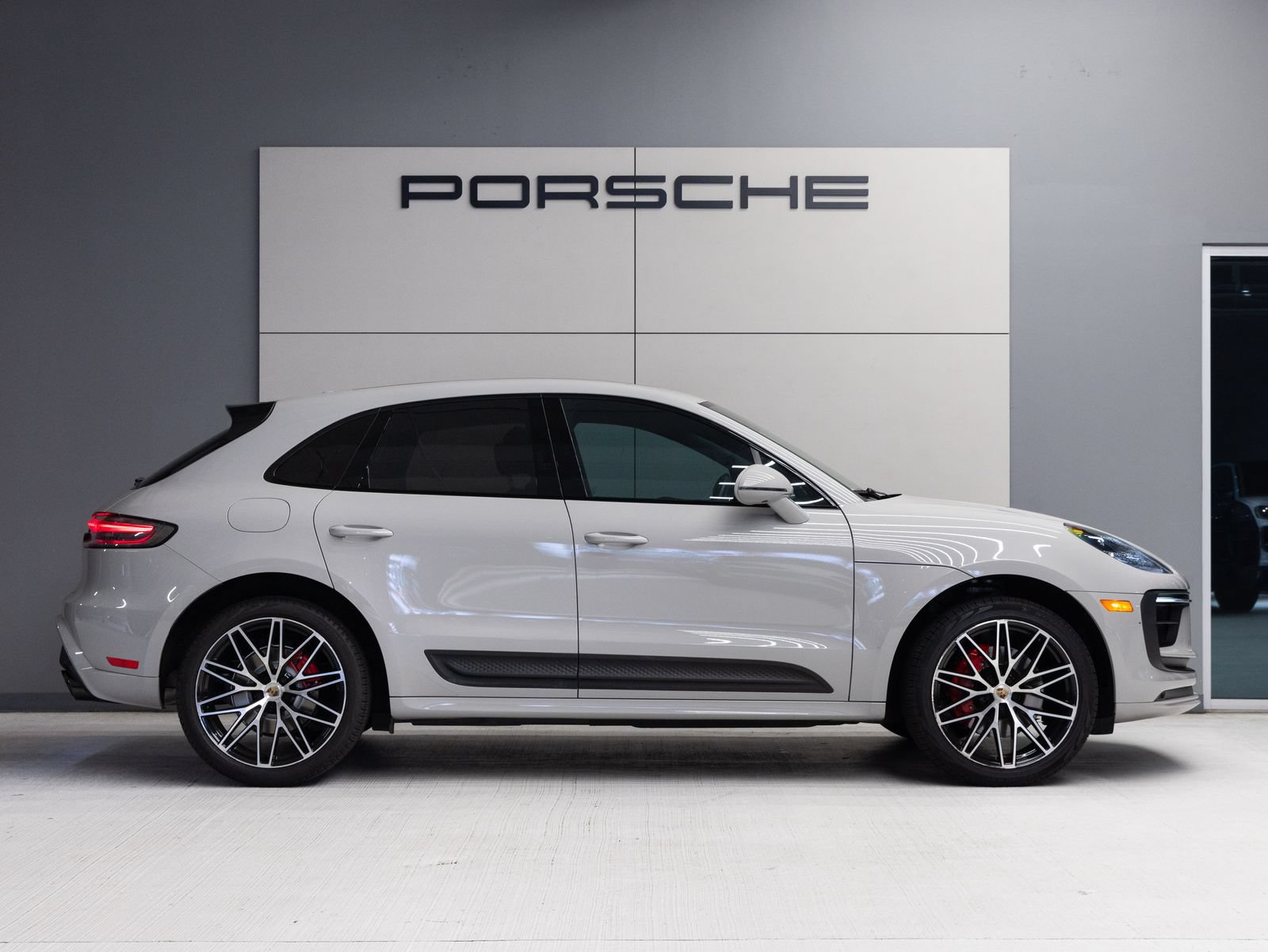 Certified 2023 Porsche Macan S AWD/4WD image 8