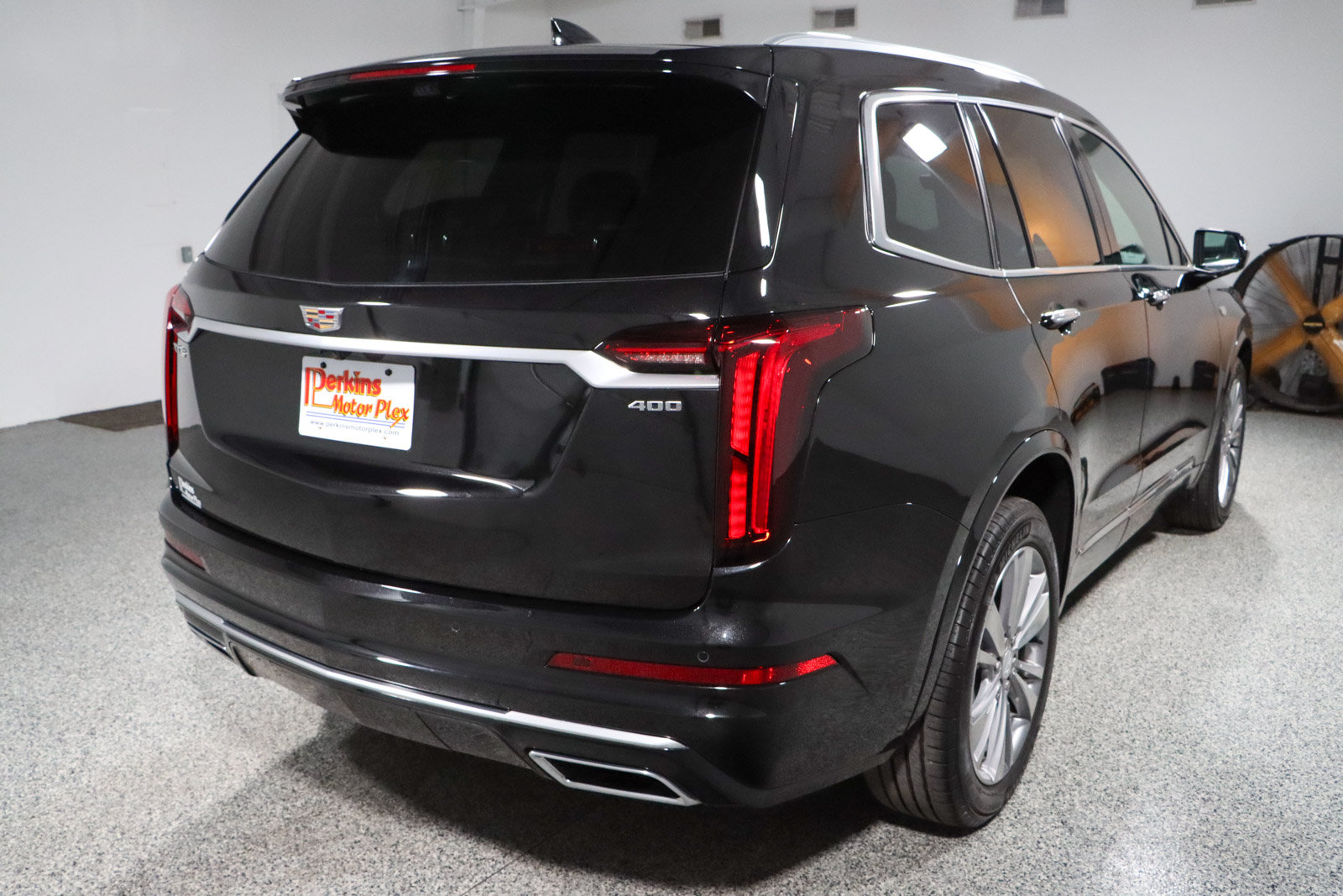 Used 2023 Cadillac XT6 Premium Luxury w/ Technology Package FWD image 7