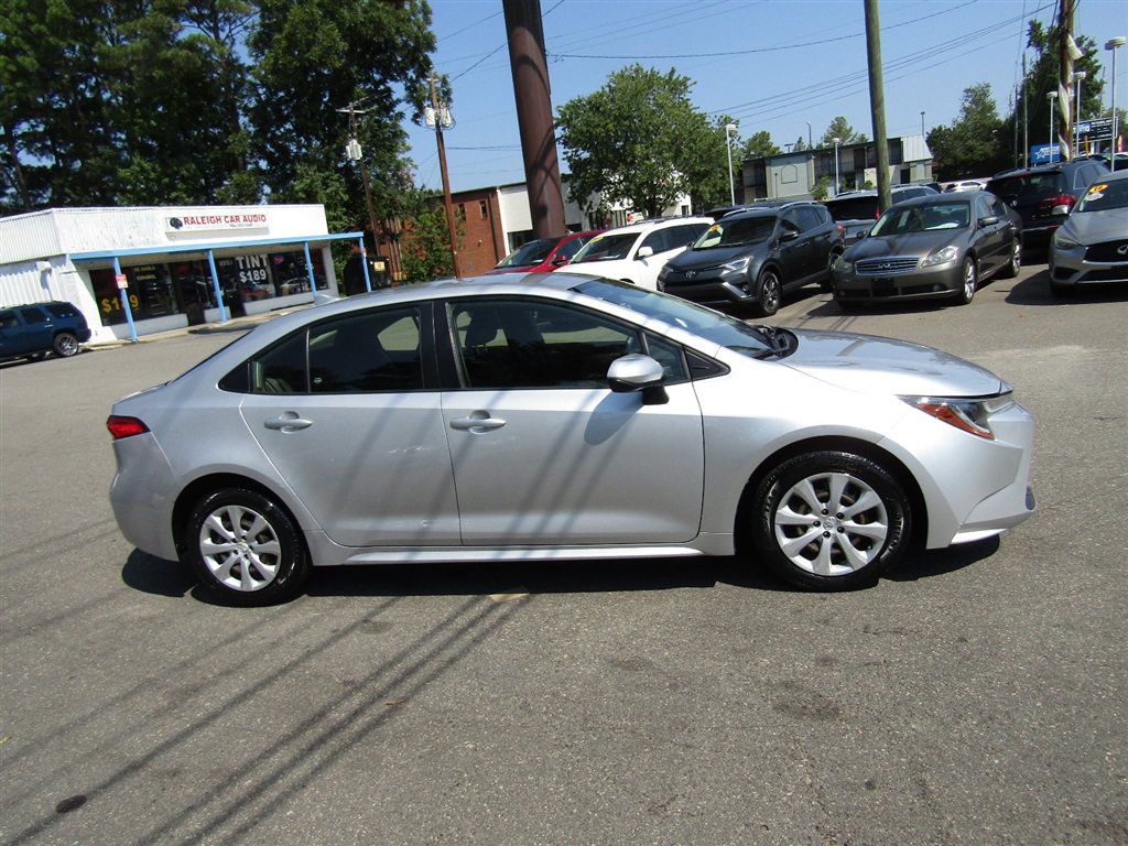 Used 2022 Toyota Corolla LE w/ Carpet Mat Package (TMS) FWD image 8