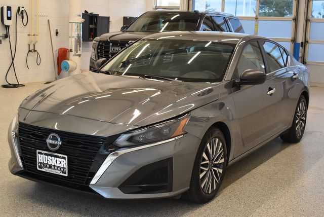 Used 2025 Nissan Altima 2.5 SV FWD image 9