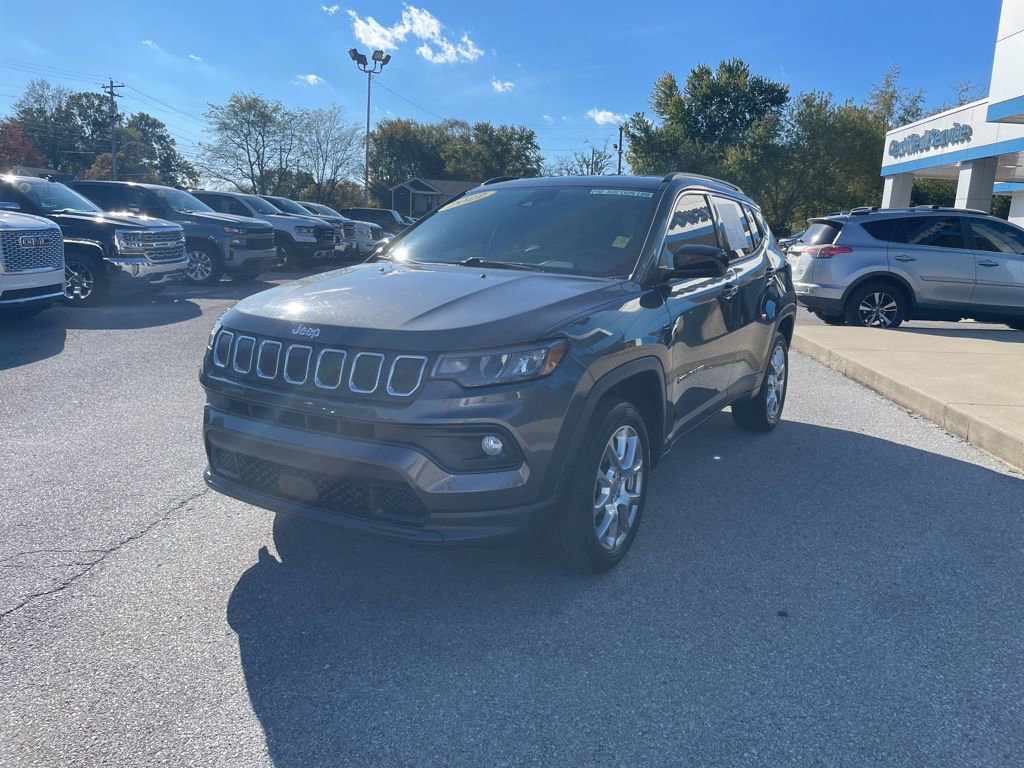 Used 2022 Jeep Compass Latitude image 3