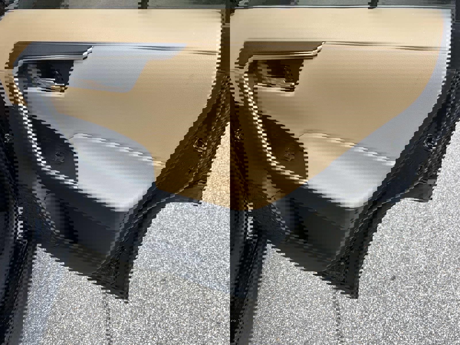 Used 2021 Toyota RAV4 XLE image 16