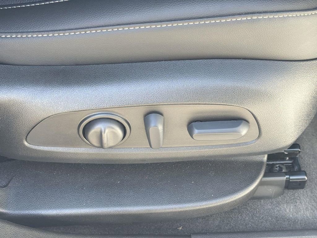 Used 2023 GMC Acadia SLT w/ Preferred Package image 31