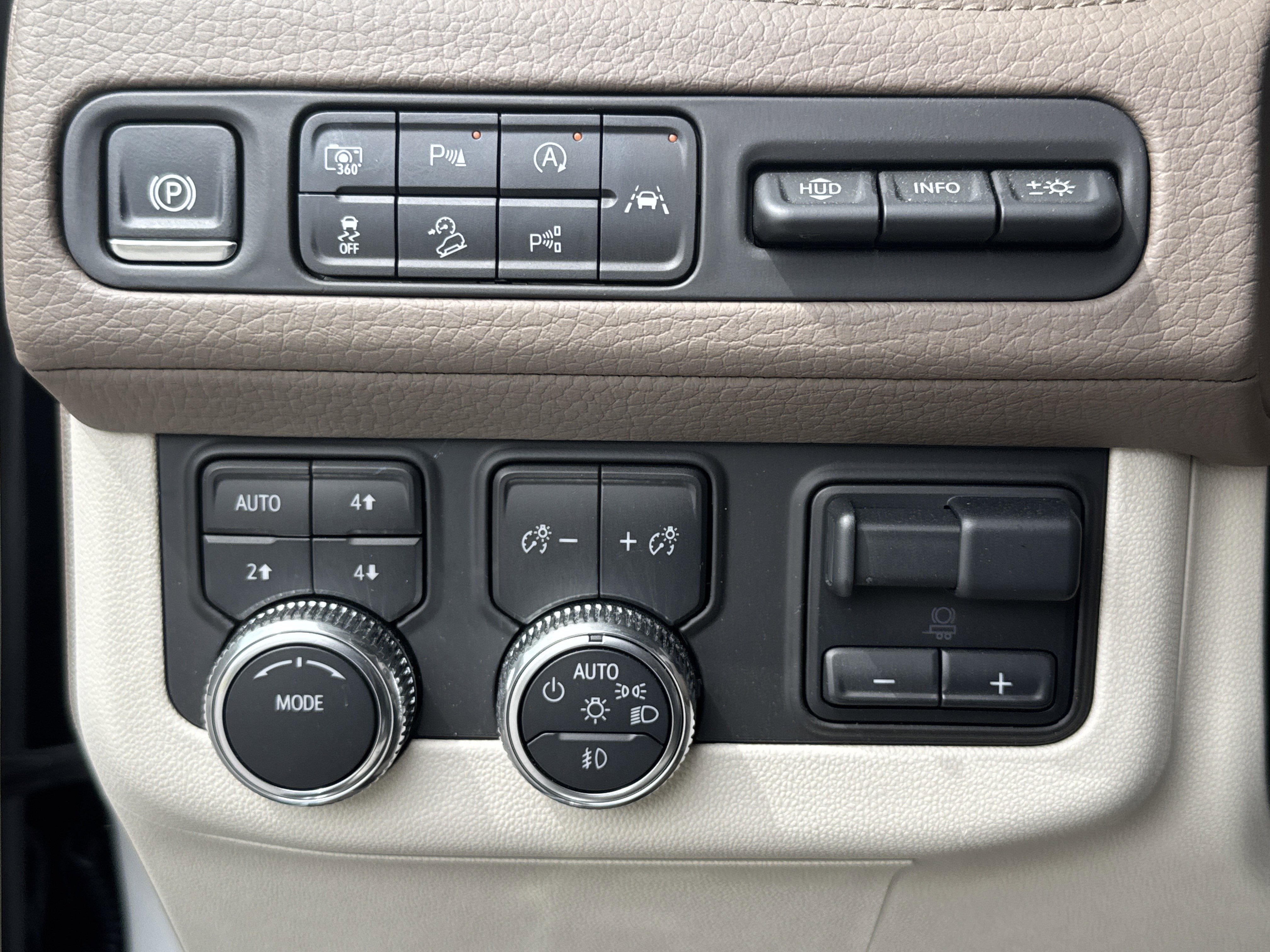 Used 2024 GMC Yukon Denali w/ Advanced Technology Package image 19