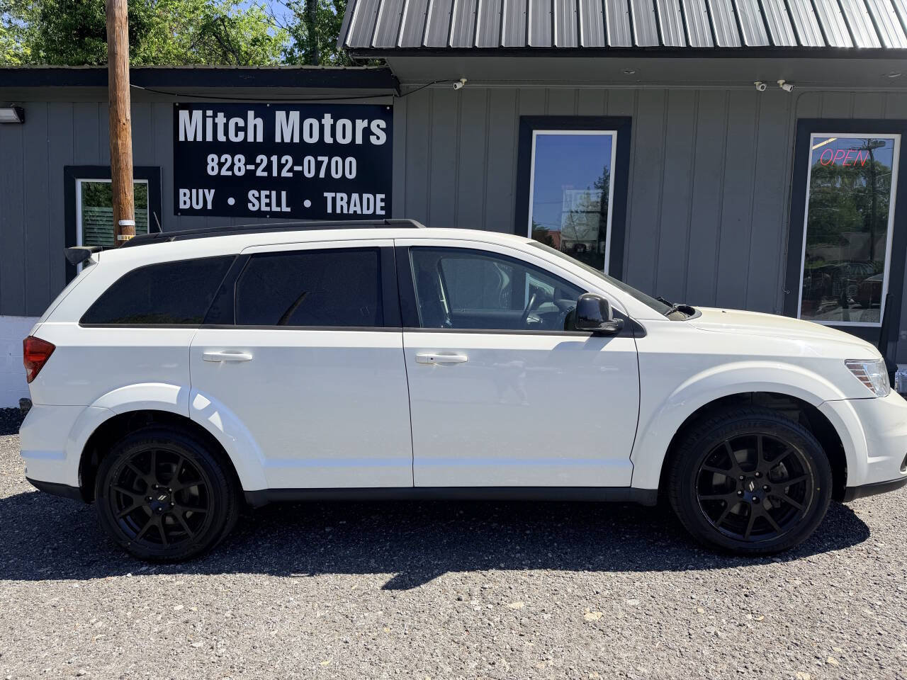 Used 2019 Dodge Journey SE w/ Connectivity Group FWD image 3
