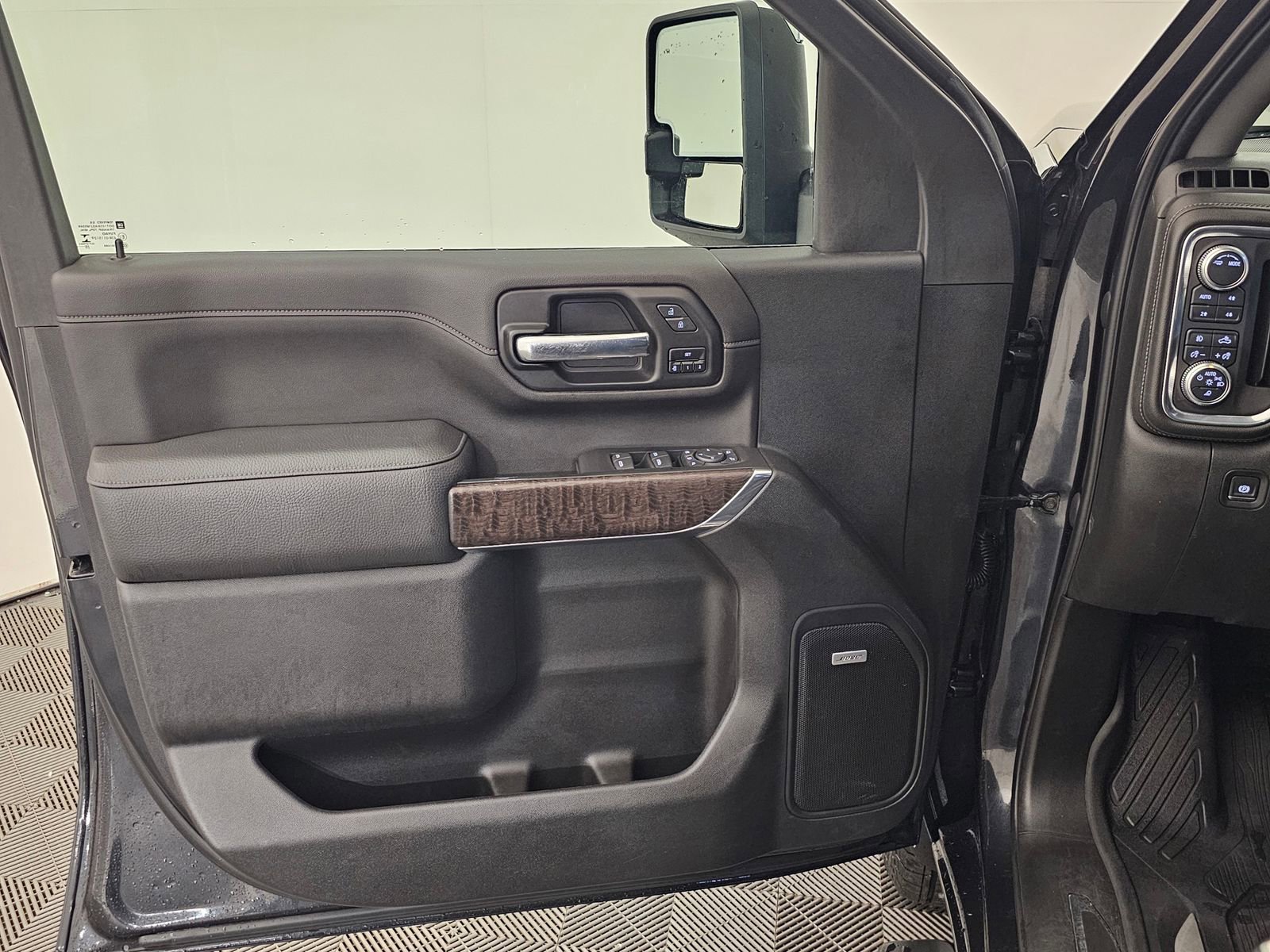 Used 2020 GMC Sierra 3500 Denali w/ Denali Ultimate Package AWD/4WD image 2