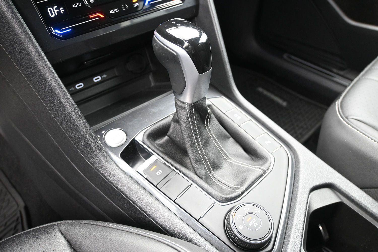 Used 2024 Volkswagen Tiguan SE R-Line AWD/4WD image 5