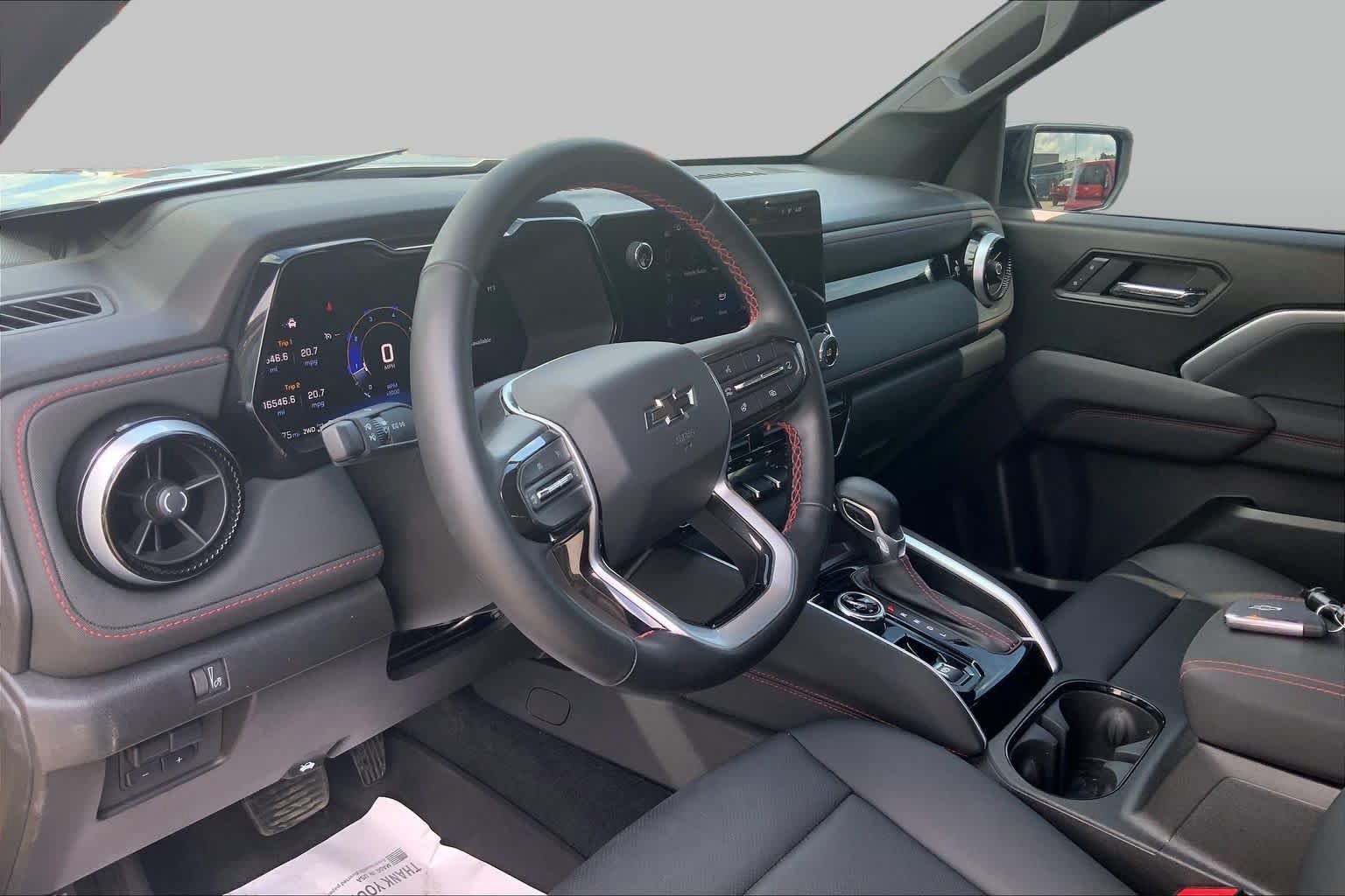 Used 2025 Chevrolet Colorado Z71 w/ Z71 Convenience Package 2 AWD/4WD image 18