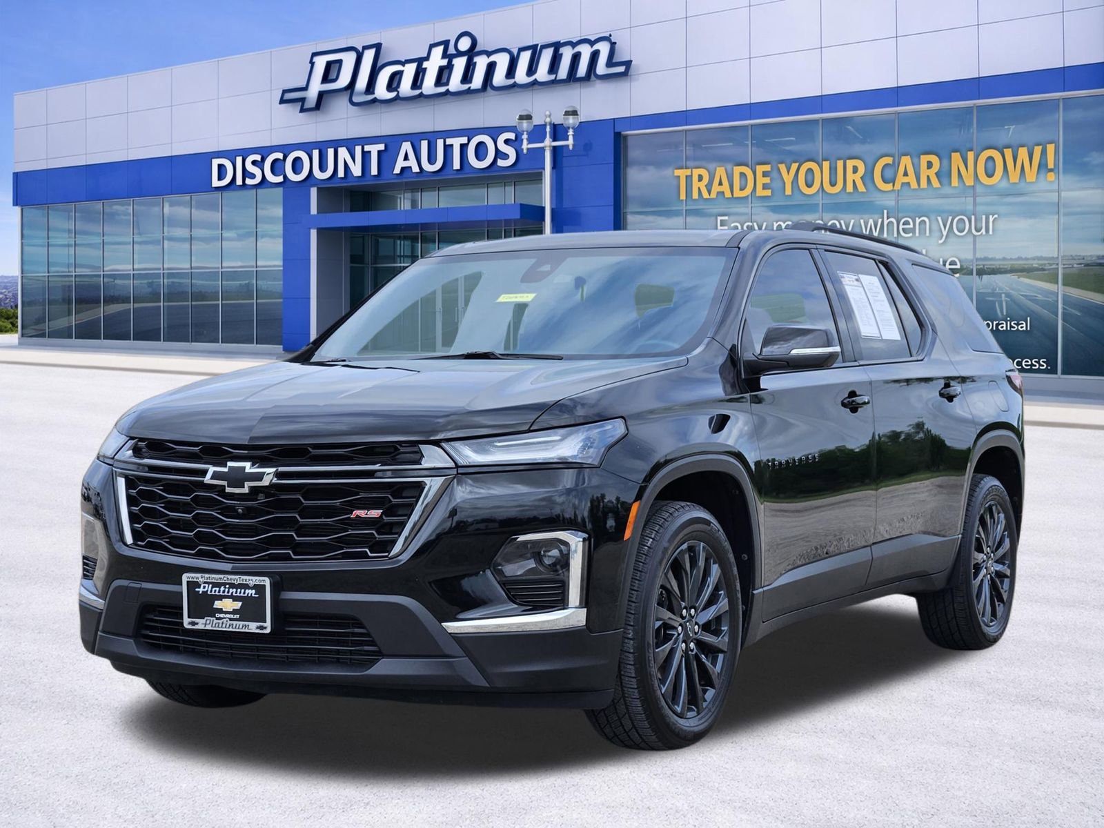 Used 2023 Chevrolet Traverse RS image 2