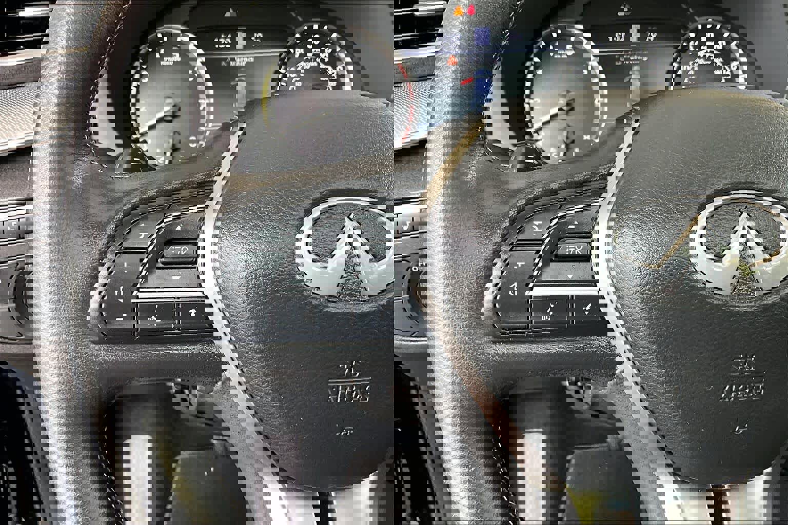 Used 2022 INFINITI QX50 Sensory image 24