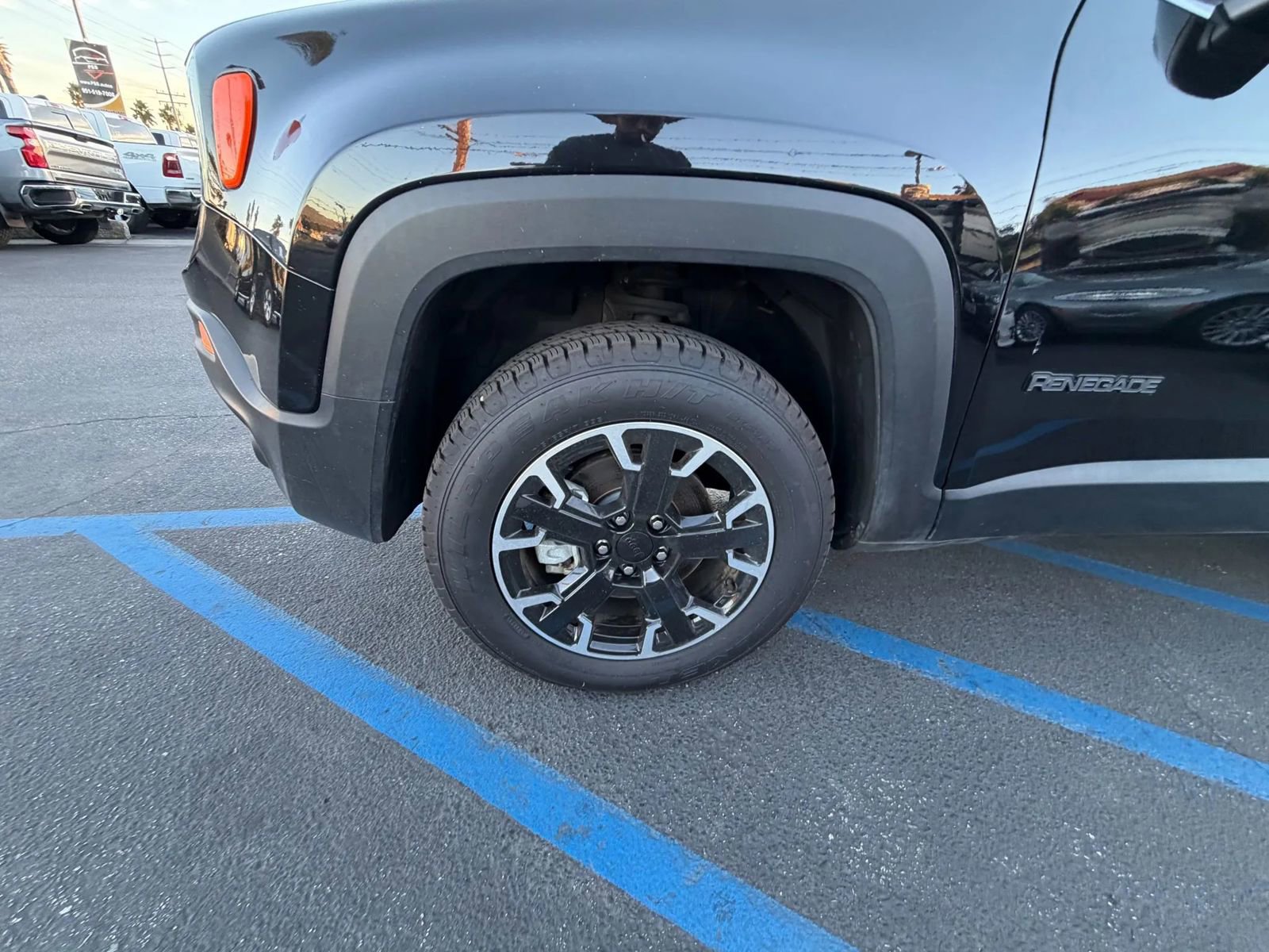 Used 2023 Jeep Renegade Latitude image 5