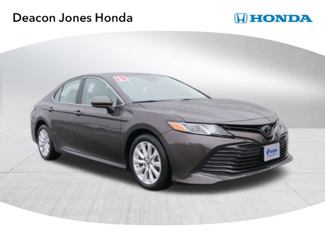 Used 2018 Toyota Camry LE image 1