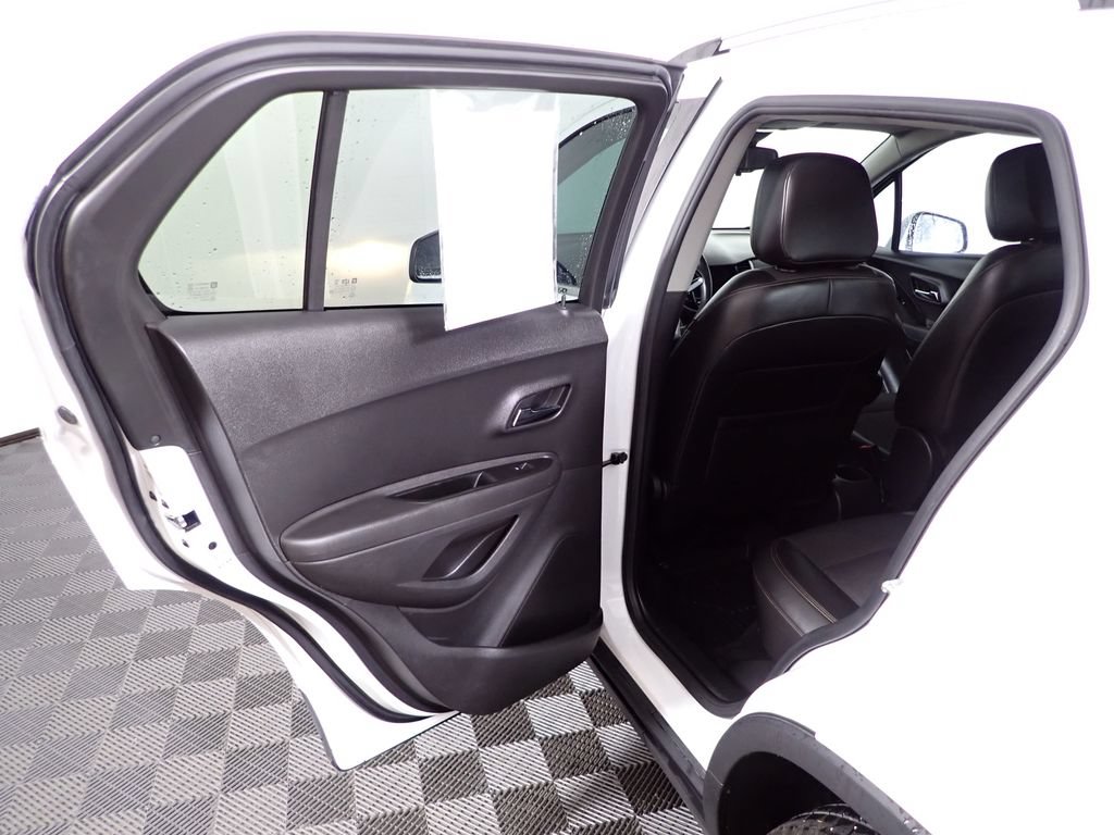 Used 2018 Chevrolet Trax LT w/ LT Convenience Package FWD image 30