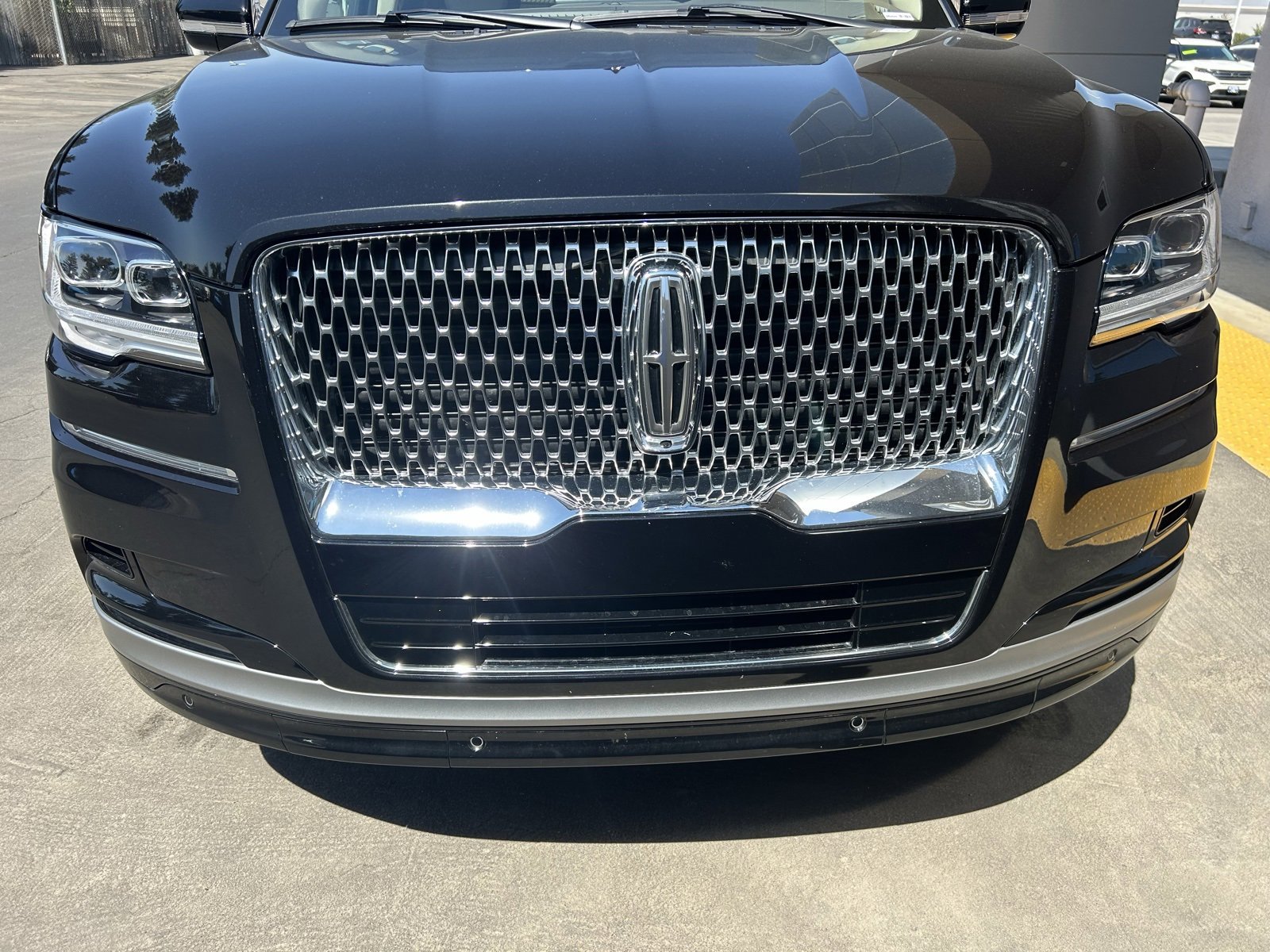 Used 2024 Lincoln Navigator Reserve image 2
