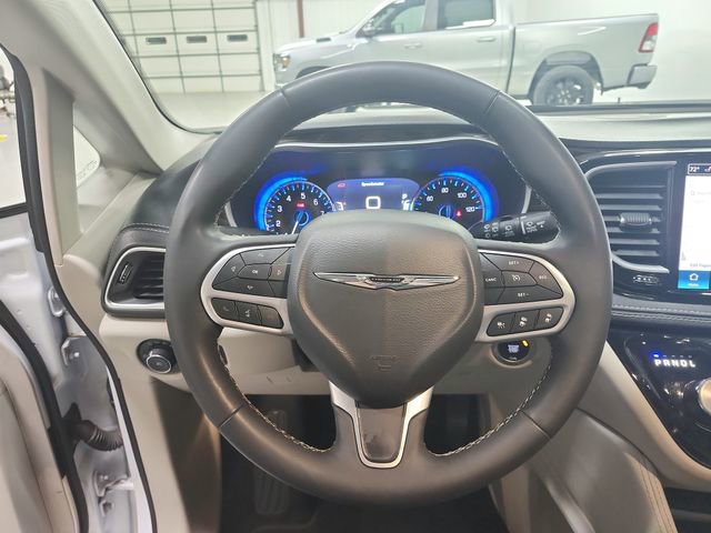 Used 2024 Chrysler Pacifica Limited image 24