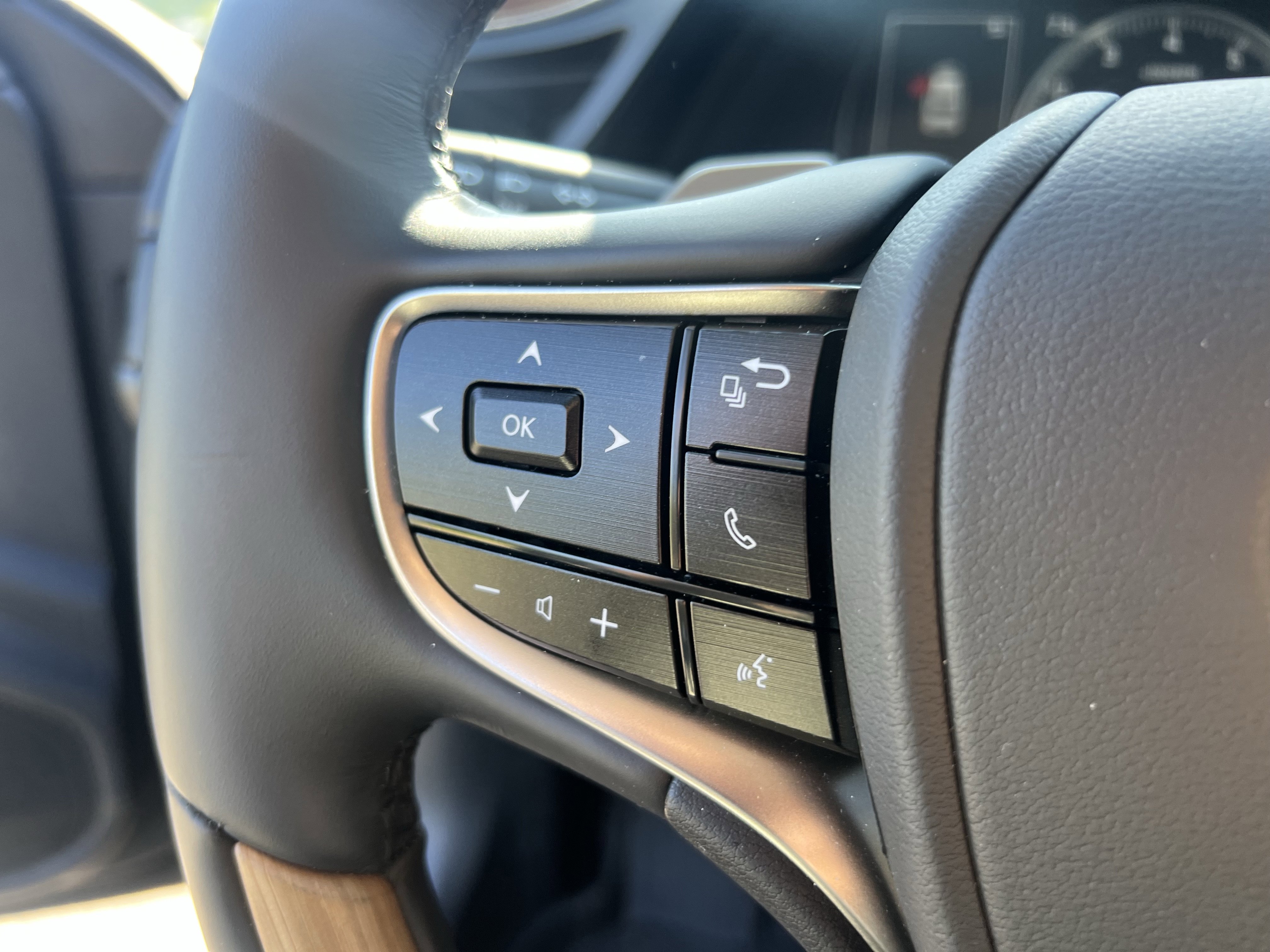 Used 2025 Lexus ES 350 Ultra Luxury w/ Accessory Package (Z2) FWD image 22