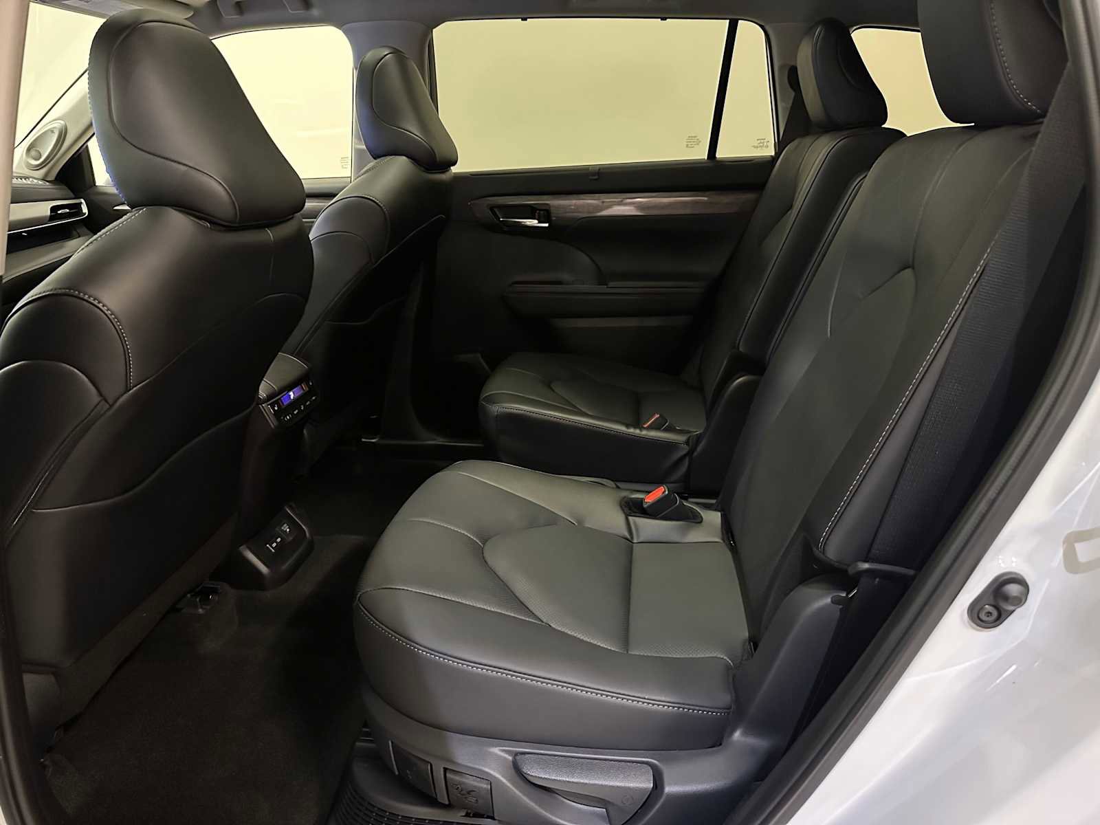 Certified 2025 Toyota Highlander Platinum image 23