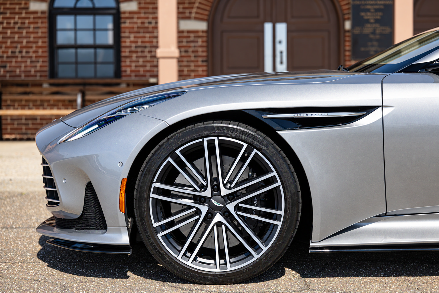 Used 2024 Aston Martin DB12 Convertible RWD image 9