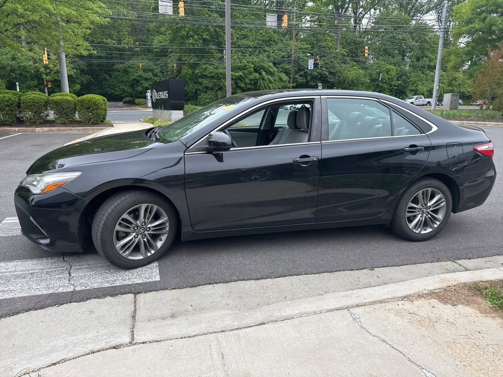 Used 2016 Toyota Camry SE FWD image 4