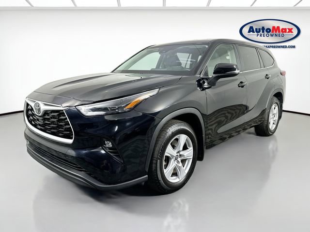 Used 2024 Toyota Highlander LE AWD/4WD image 4