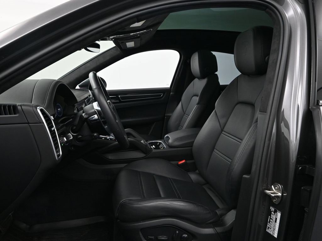 Certified 2023 Porsche Cayenne GTS image 5