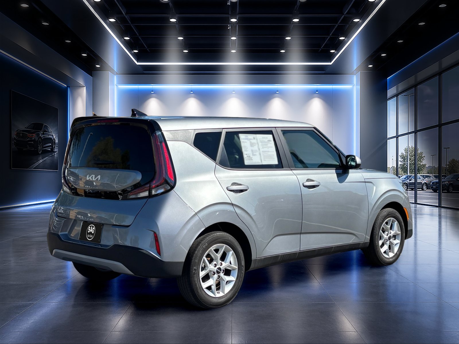 Used 2025 Kia Soul LX w/ LX Technology Package FWD image 4
