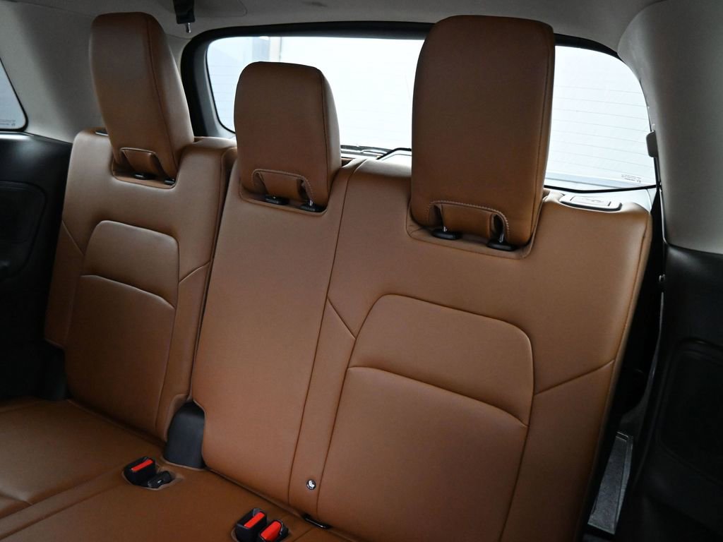 Used 2023 Nissan Pathfinder Platinum image 23