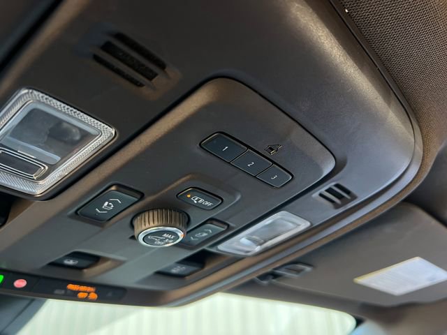 Used 2021 GMC Yukon SLT w/ SLT Premium Package image 29