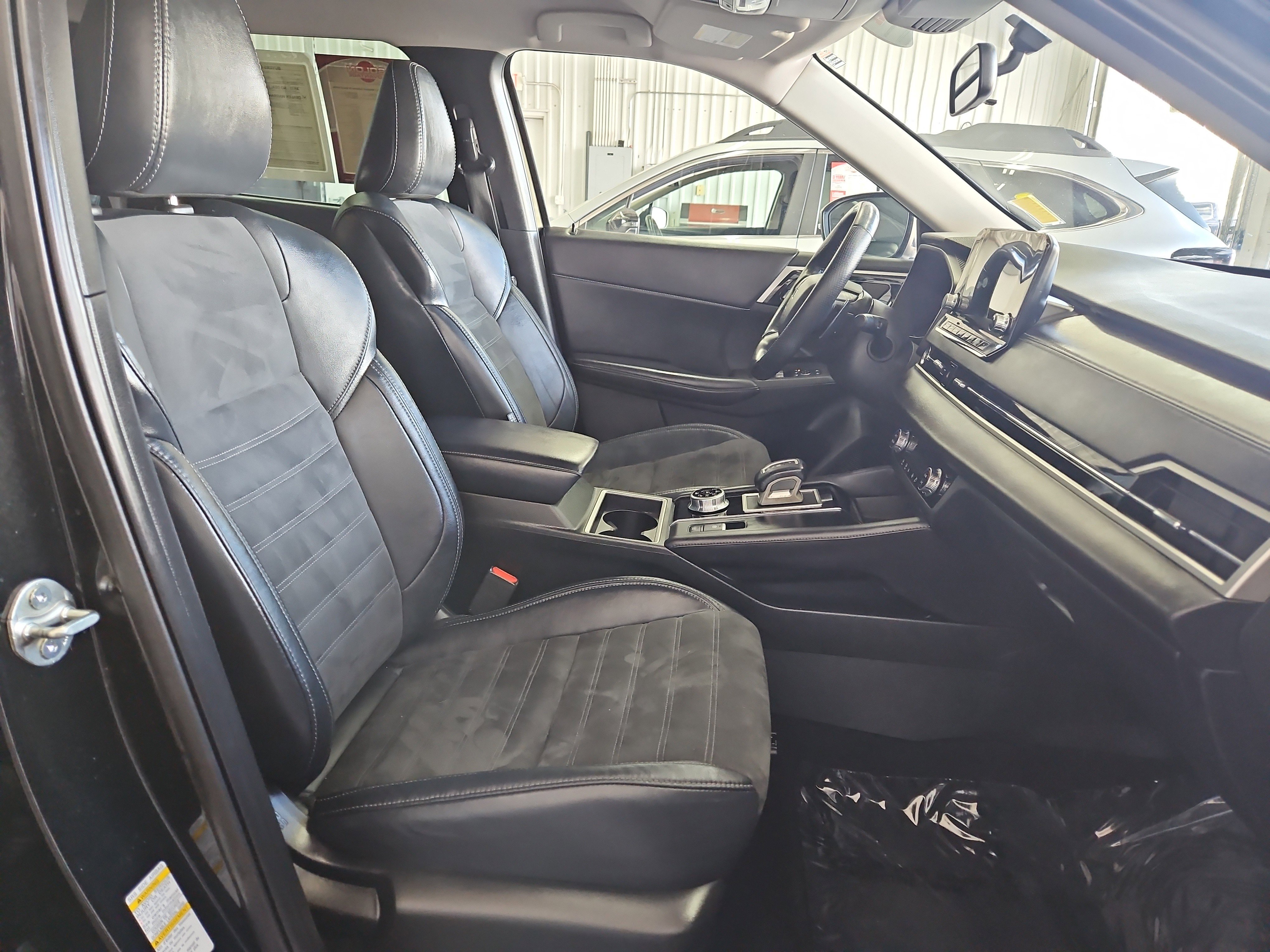 Used 2023 Mitsubishi Outlander SE image 9