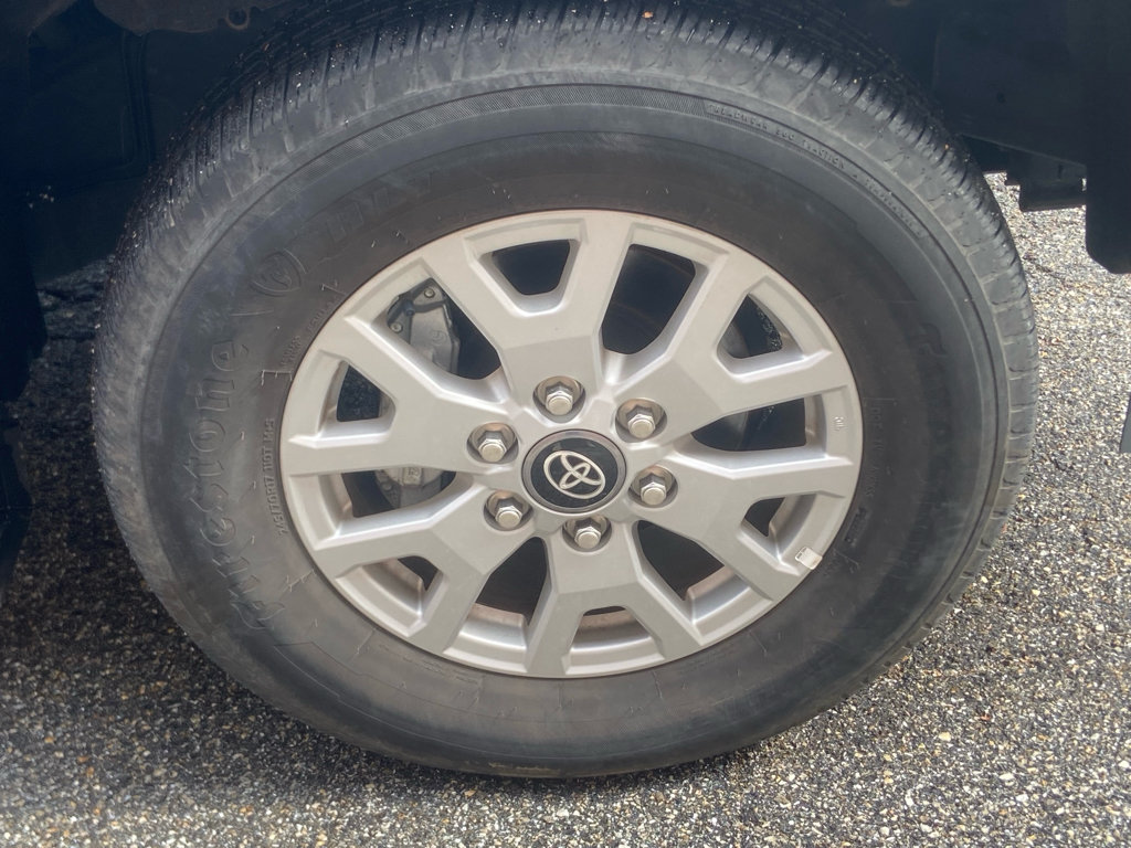 Used 2024 Toyota Tacoma SR5 AWD/4WD image 32