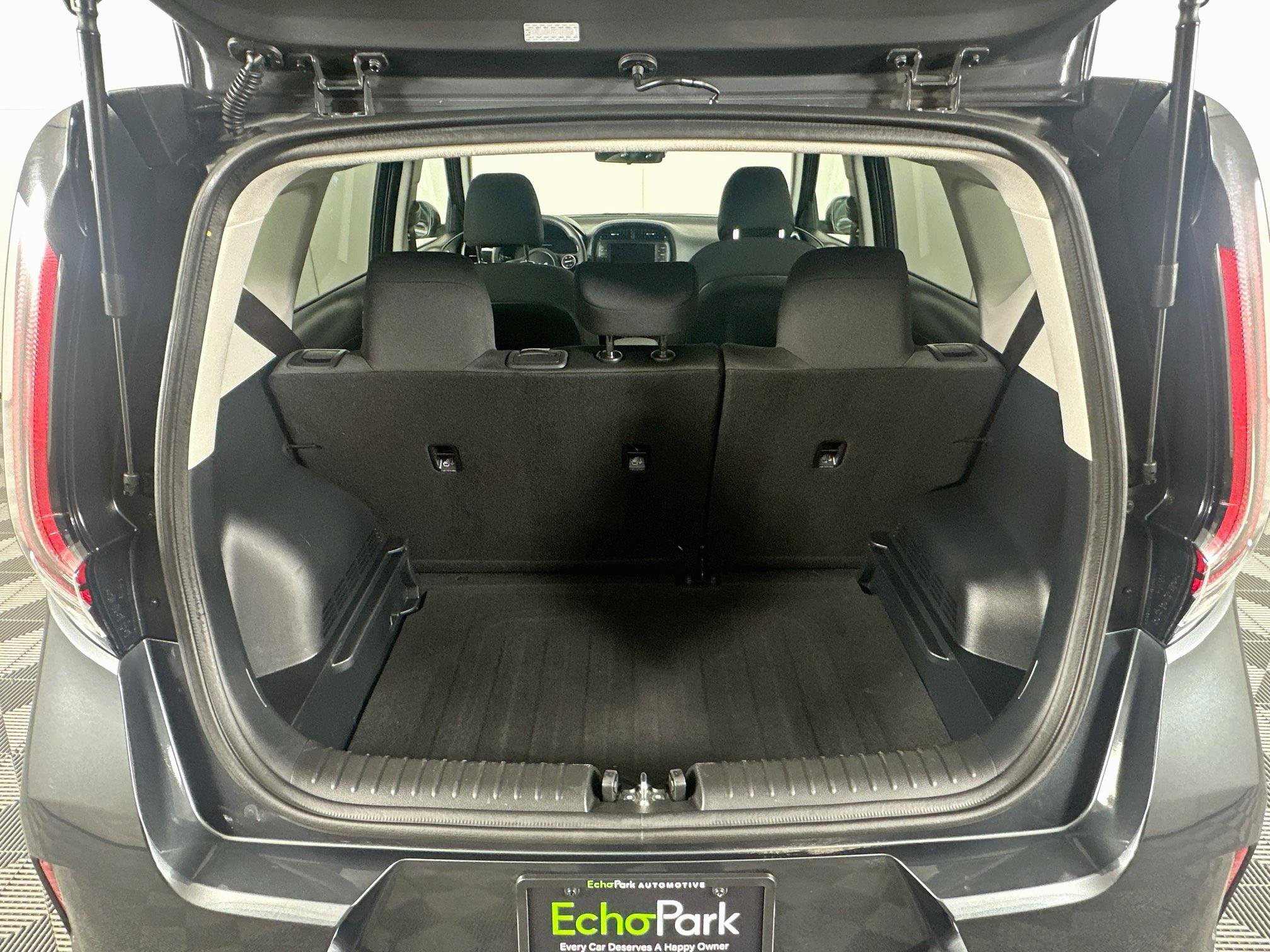 Used 2025 Kia Soul LX w/ LX Technology Package FWD image 28