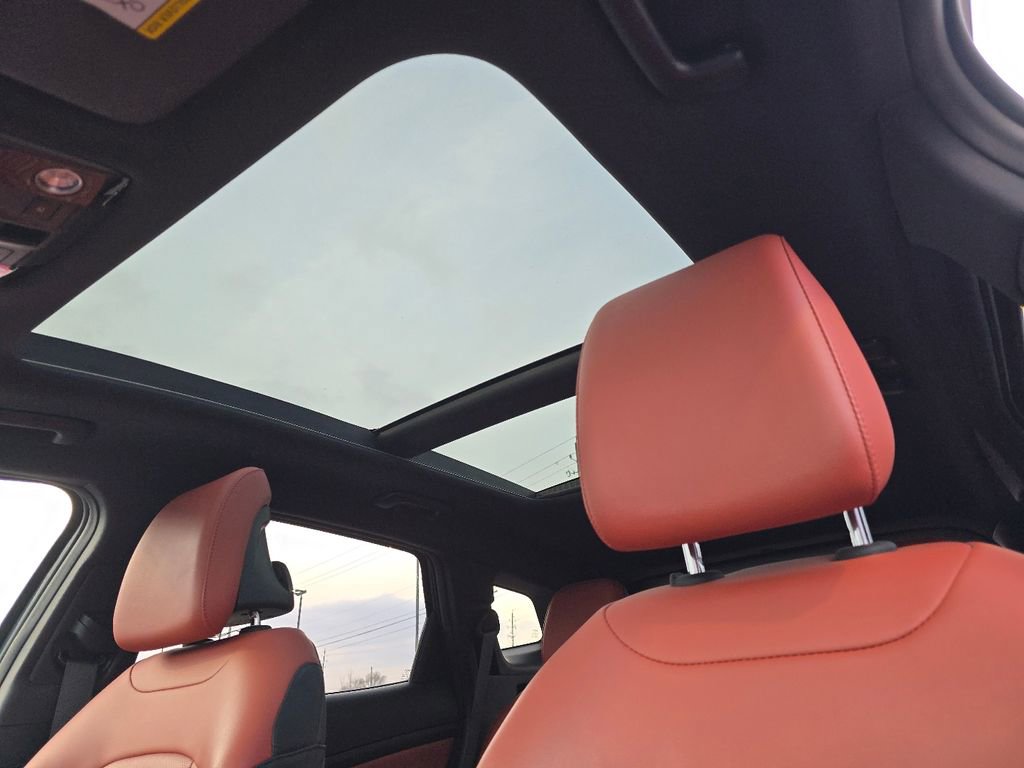 Used 2023 Kia Sportage SX image 3