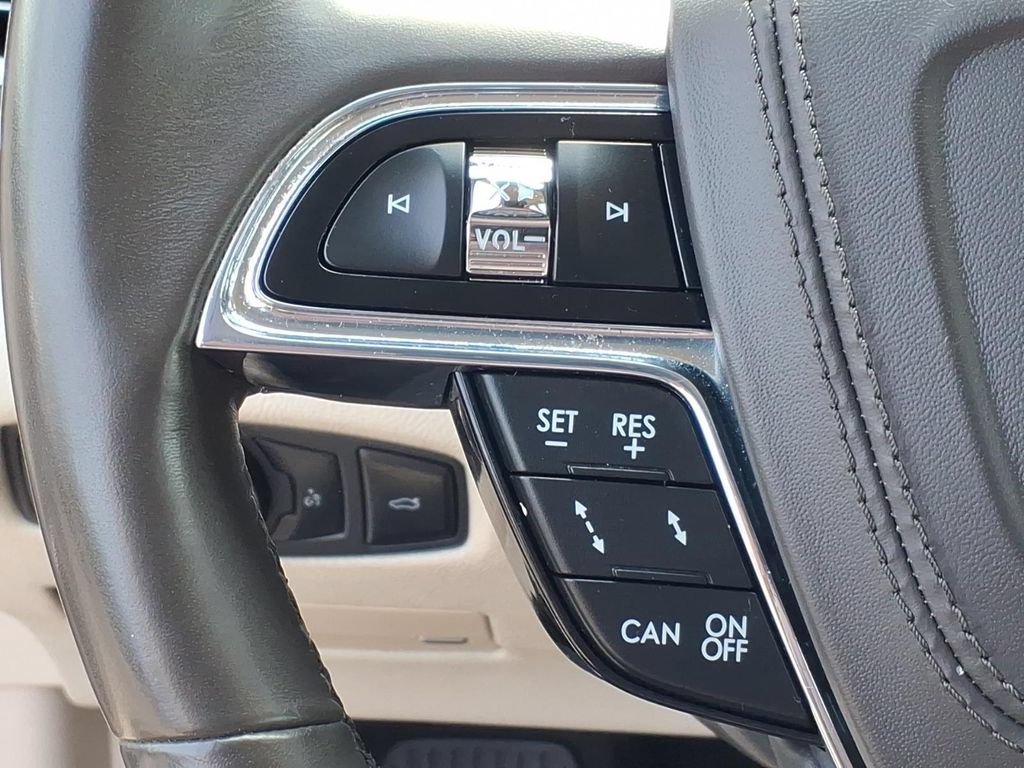Used 2019 Lincoln Continental Select AWD/4WD image 11