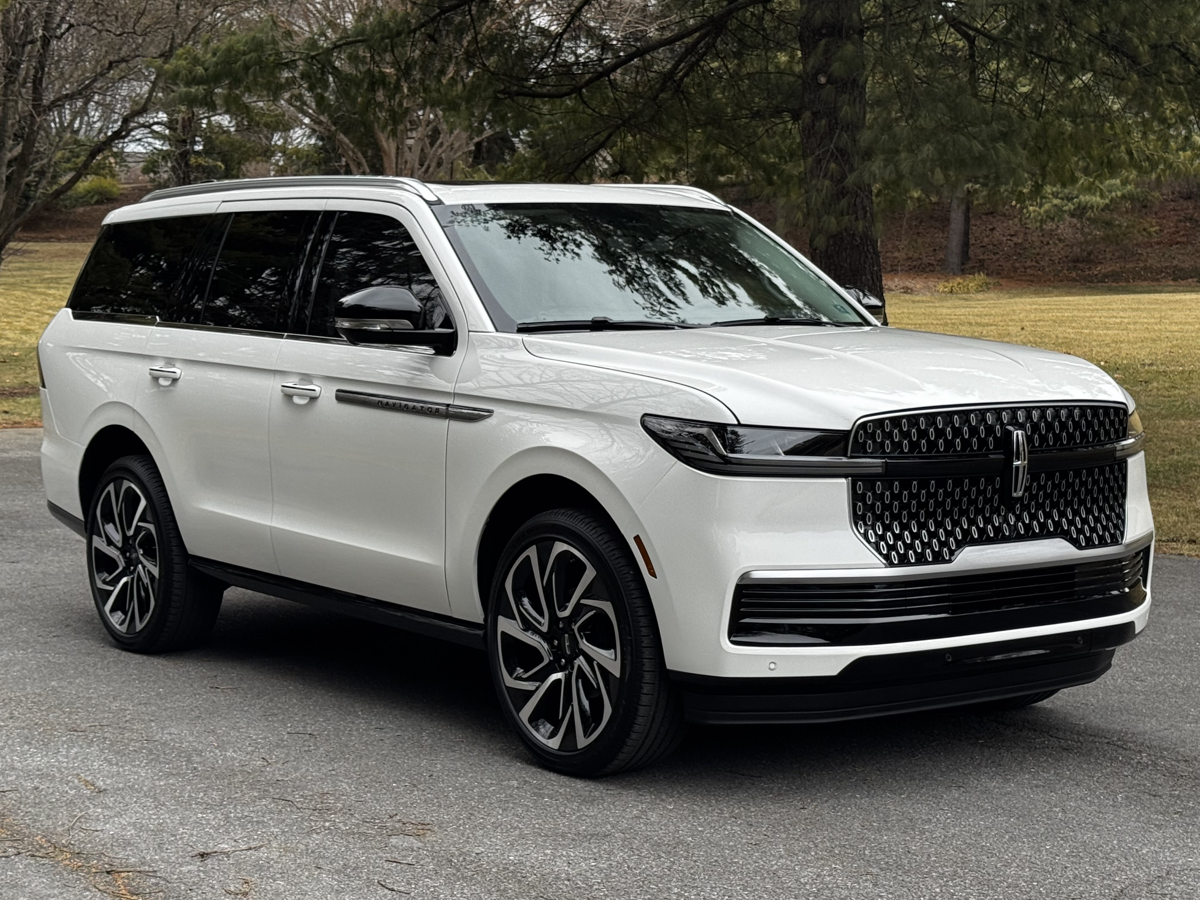 Used 2026 Lincoln Navigator Reserve AWD/4WD image 2