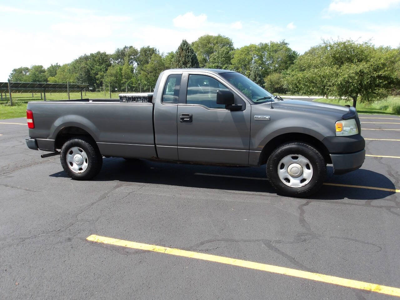 Used 2005 Ford F150 XL RWD image 1