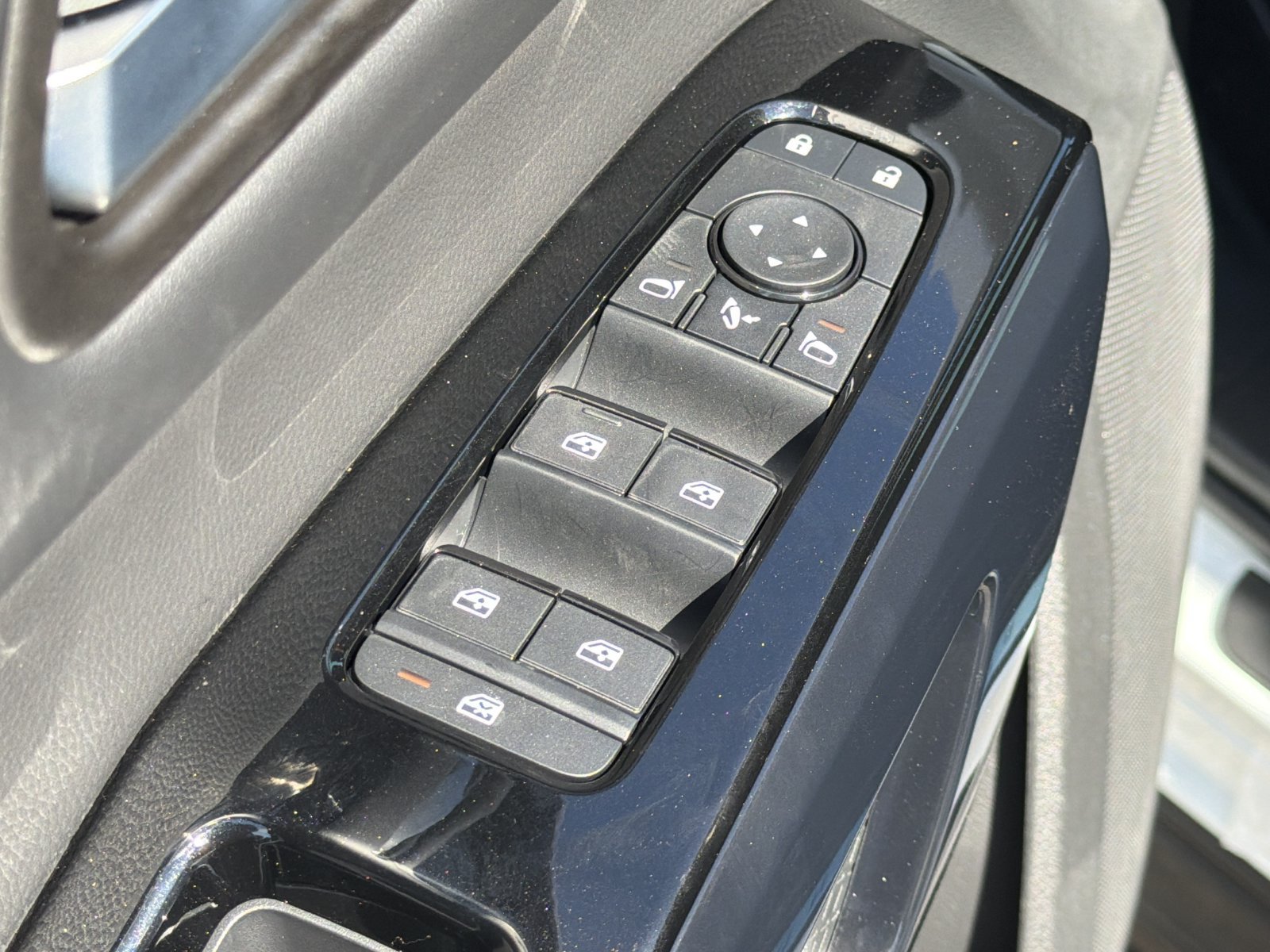 New 2026 Nissan Pathfinder Platinum FWD image 17