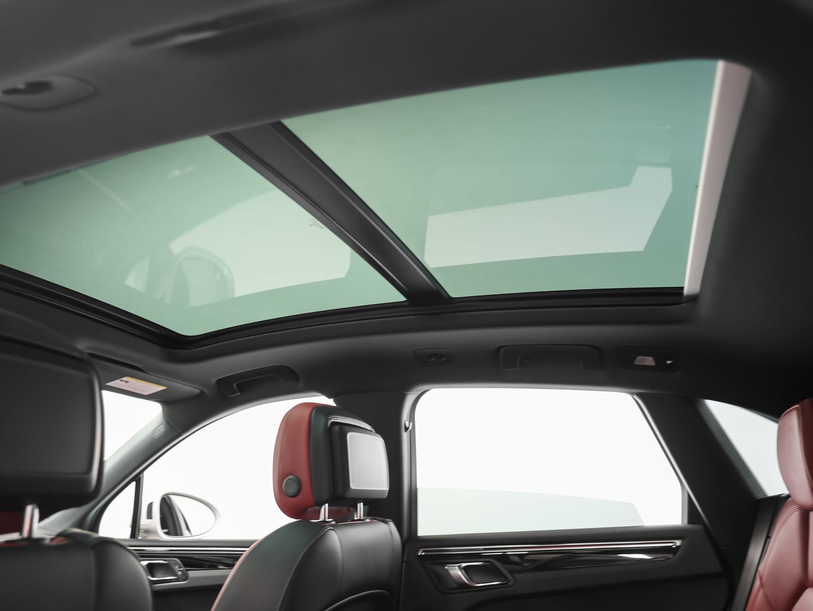 New 2026 Porsche Macan image 46