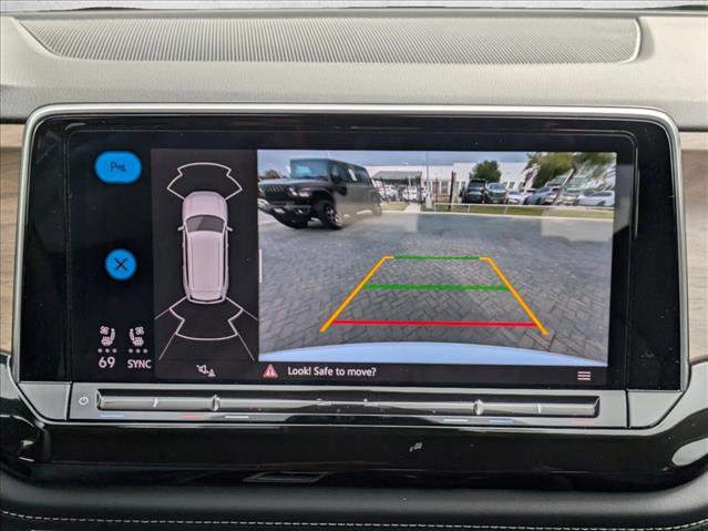 Used 2025 Volkswagen Atlas SE image 14