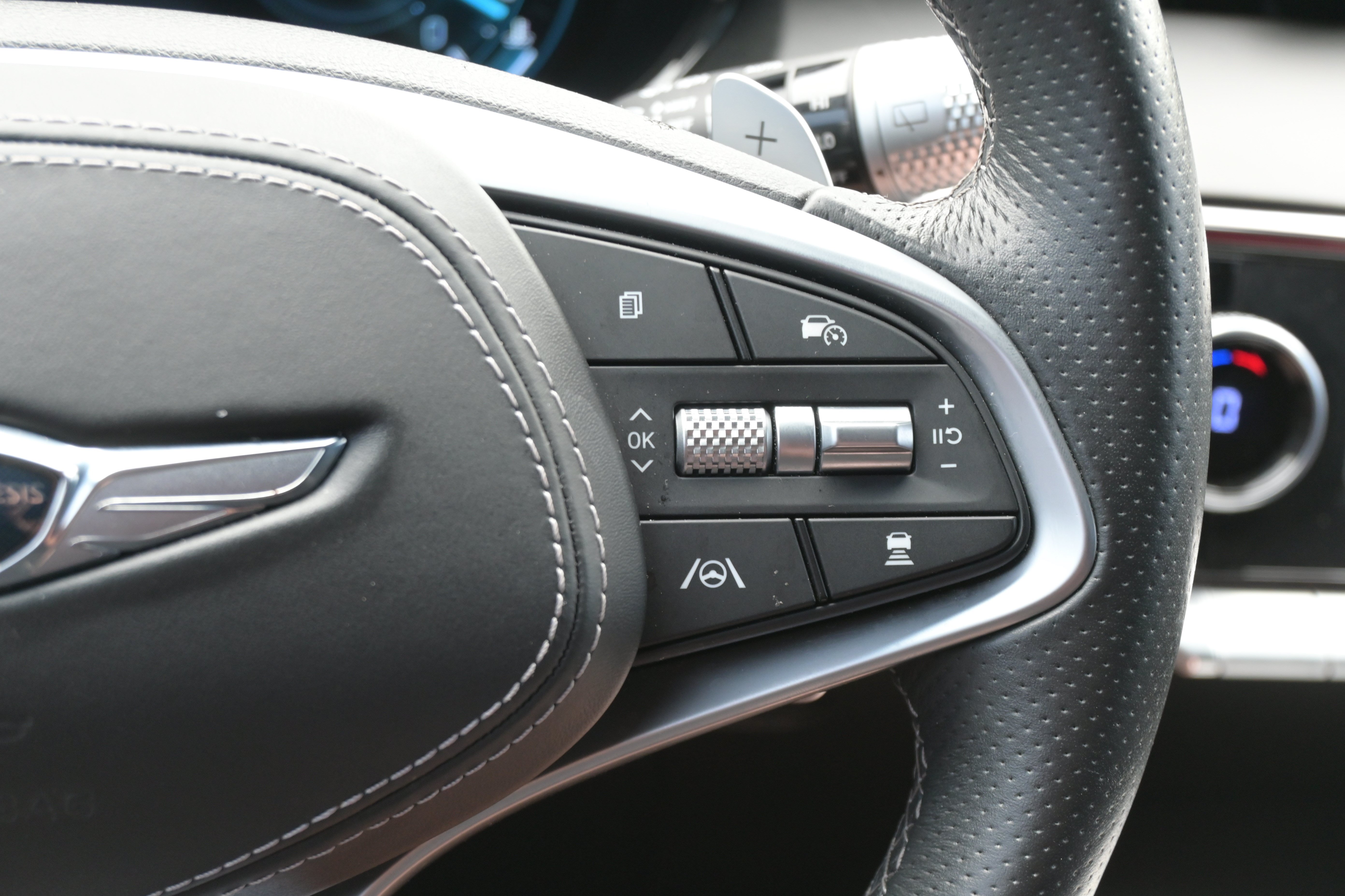 Used 2023 Genesis GV70 2.5T w/ Sport Prestige Package AWD/4WD image 19