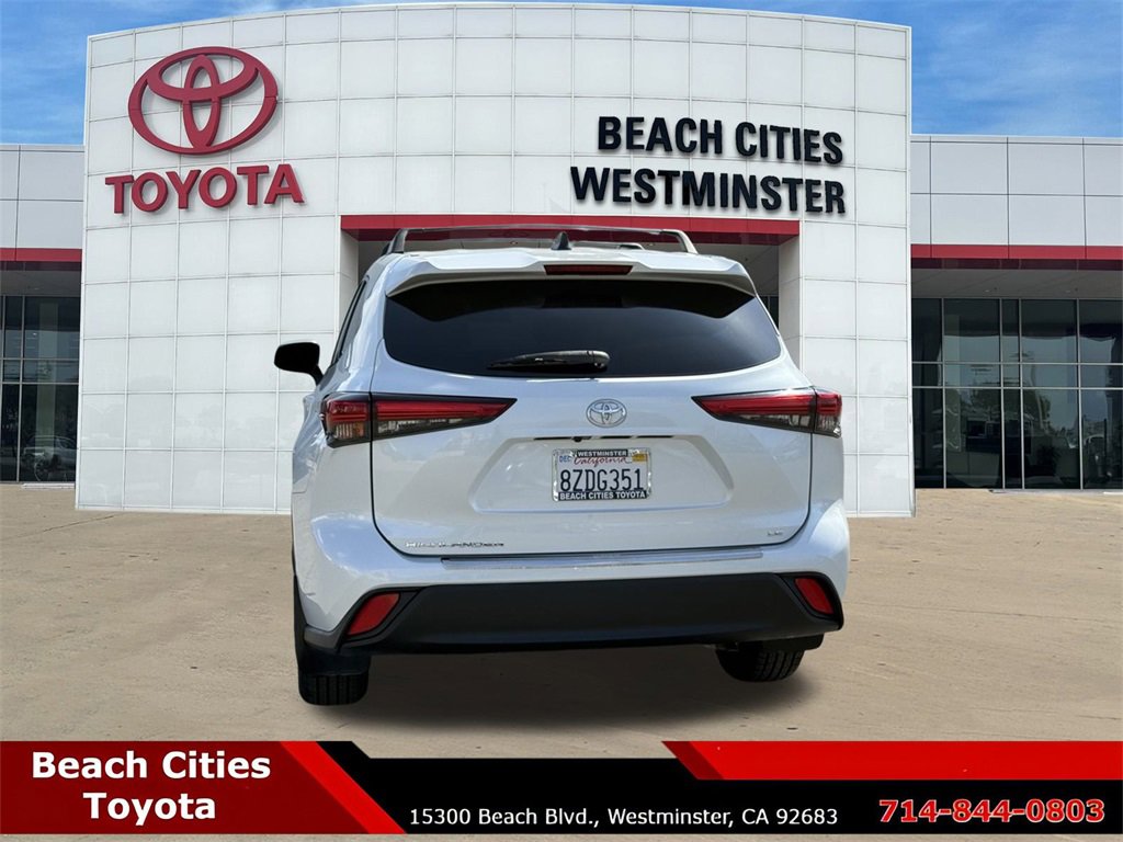 Certified 2022 Toyota Highlander LE image 9