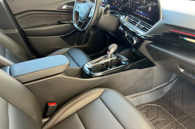 Used 2025 Chevrolet Trax RS w/ Driver Confidence Package FWD image 19