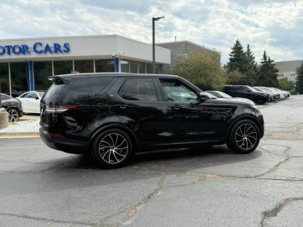 Used 2017 Land Rover Discovery SE AWD/4WD image 9