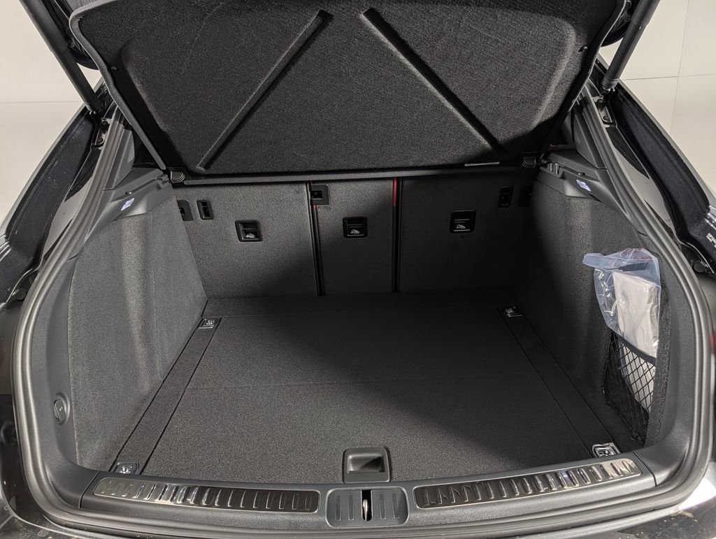 New 2026 Porsche Macan image 17