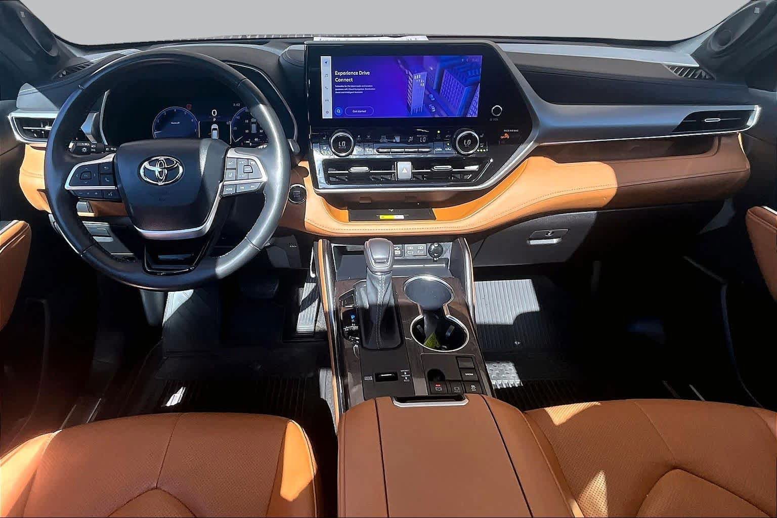 Used 2023 Toyota Highlander Platinum FWD image 16